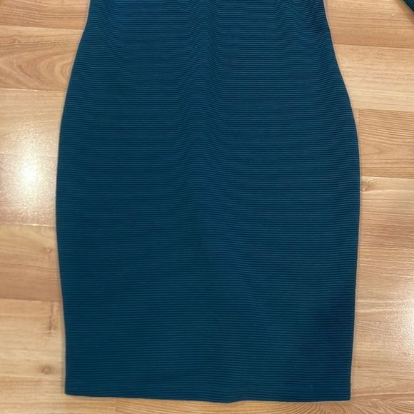 Everly Dark Green V-Back Ribbed Knit Bodycon Mini Dress Medium - Picture 4 of 10